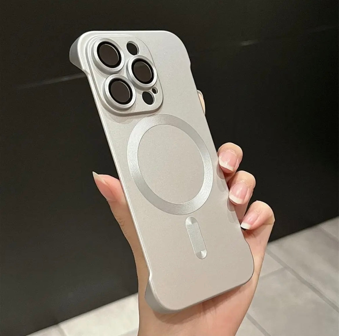 Altkvalita magneta senkadra altkvalita iPhone 15-promax-telefona kazo iPhone 11-15 frostita ultra-maldika