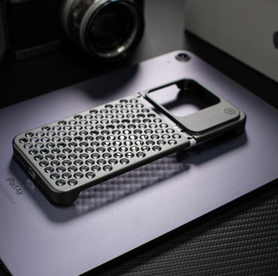Xiaomi 14pro titanium metal mobile phone case high-end hole aromatherapy honeycomb heat dissipation