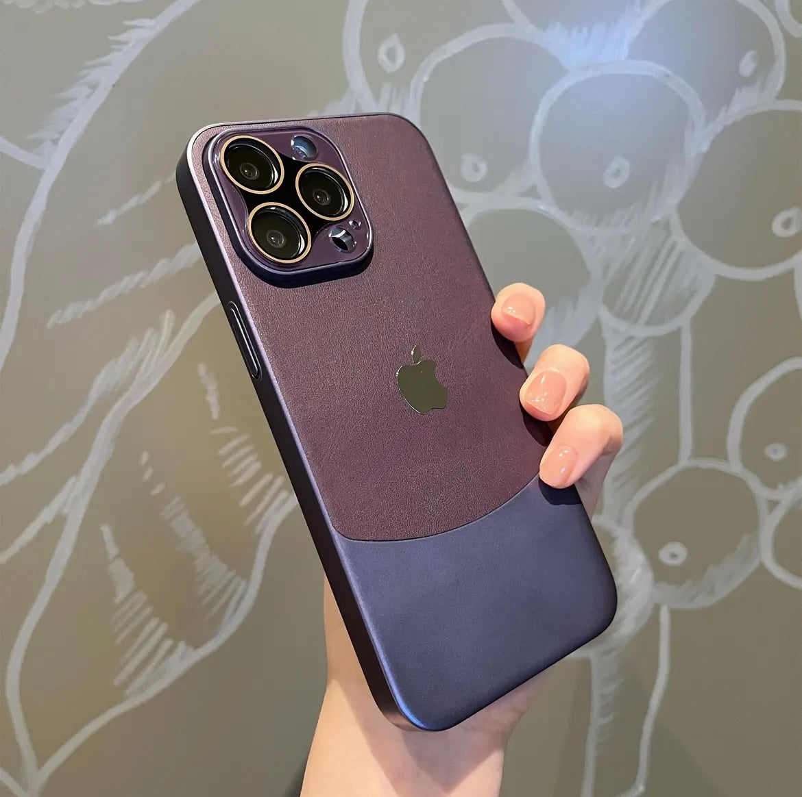 New iPhone 15/12 plain leather phone case instantly turns into iPhone 16